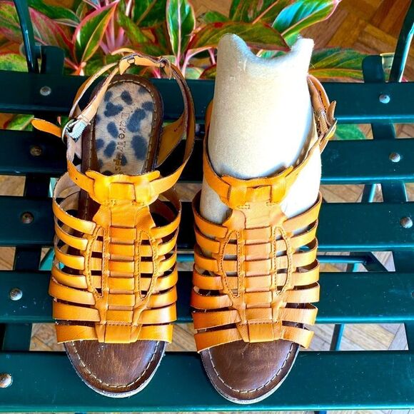 Bare Traps Ivania Strappy Leather Wedge 3” Sandals - Picture 1 of 7
